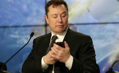 Elon Musk bën katër teste brenda ditës për COVID-19, dy rezultojnë pozitive e dy tjera negative