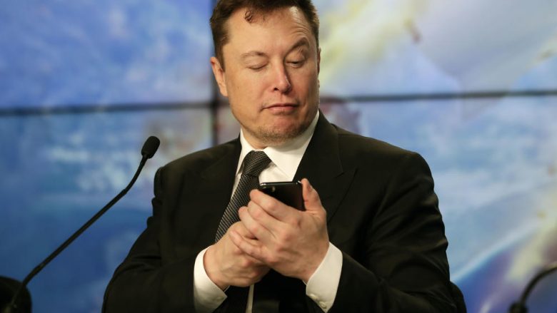 Elon Musk bën katër teste brenda ditës për COVID-19, dy rezultojnë pozitive e dy tjera negative