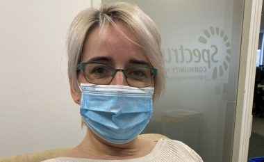 Njihuni me infermieren britanike, që është bërë personi i parë që ka injektuar koktejin e ri të antitrupave