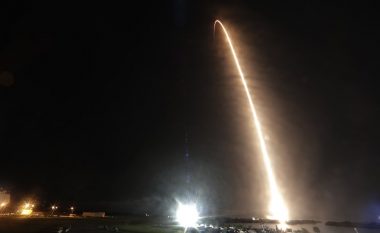 SpaceX nis me sukses katër astronautë për në stacionin e hapësirës