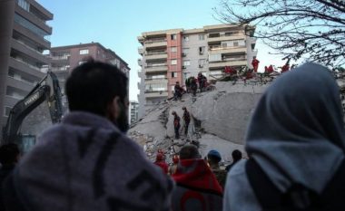 Nën rrënojat e gërmadhave ka dy fëmijë, një baba pas tërmetit në Turqi: Situata është e rëndë, por shpresoj në një mrekulli