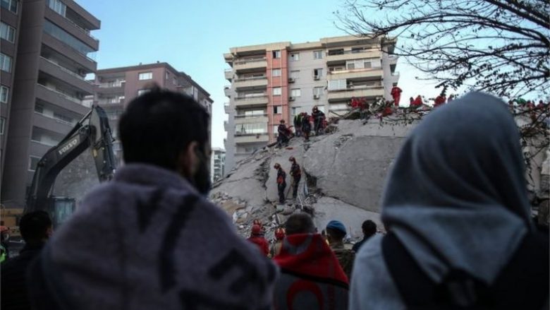 Nën rrënojat e gërmadhave ka dy fëmijë, një baba pas tërmetit në Turqi: Situata është e rëndë, por shpresoj në një mrekulli