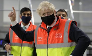 Edhe pse ishte shëruar muaj më parë nga COVID-19, Boris Johnson shkon në vet-izolim