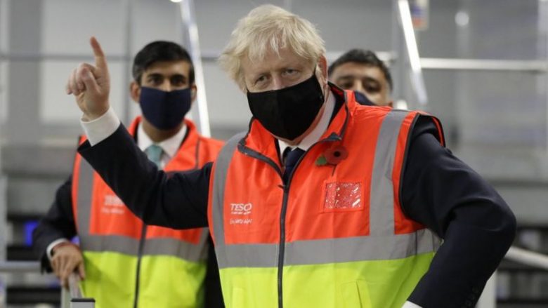 Edhe pse ishte shëruar muaj më parë nga COVID-19, Boris Johnson shkon në vet-izolim