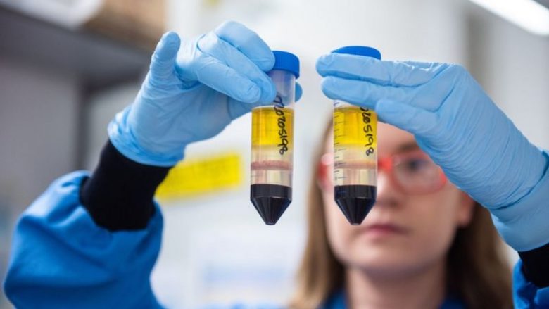 Vaksina e Oksfordit kundër coronavirusit, dërgohet tek rregullatori për vlerësim në Britani të Madhe