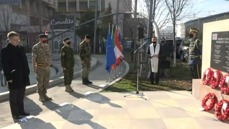 Përkujtohen ushtarët britanikë që humbën jetën në Kosovë