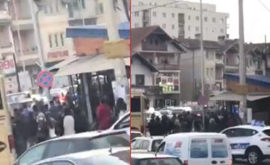 Përleshje fizike mes policëve dhe qytetarëve në Fushë Kosovë - plagoset me armë zjarri një person