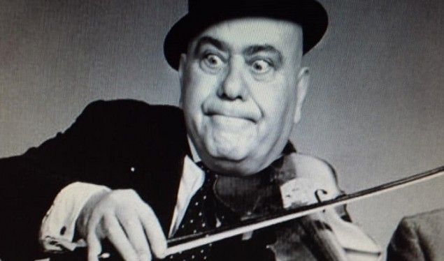 Kurti ngushëllon familjen e aktorit Koço Devole - Telegrafi - Telegrafi