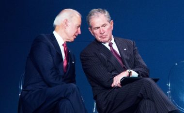 Ish-presidenti Bush ia uron fitoren Bidenit, por nuk e harron as Trumpin
