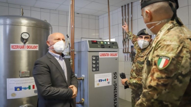 ​KFOR-i italian riparon gjeneratorin e oksigjenit në spitalin e Prizrenit