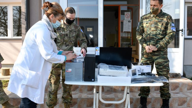 KFOR-i dhuron pajisje mjekësore në qendrën shëndetësorë në veri të Kosovës