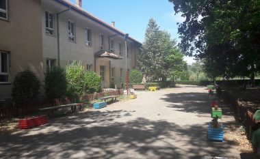 Pesë mësimdhënës infektohen me COVID-19, shkolla “Lidhja e Prizrenit” në Deçan kalon në mësim online