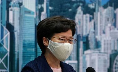 Liderja e Hong Kongut “e detyruar të ruajë të gjitha paratë në shtëpi”
