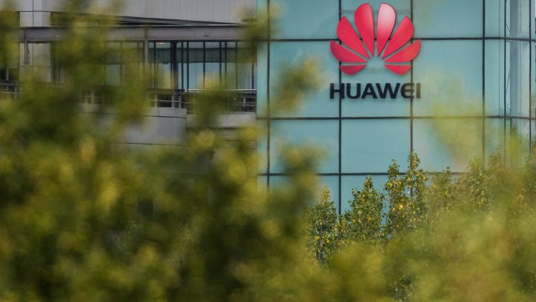 Huawei, Mbretëria e Bashkuar do të ndalojë instalimin e pajisjeve të reja të rrjetit 5G nga muaji shtator