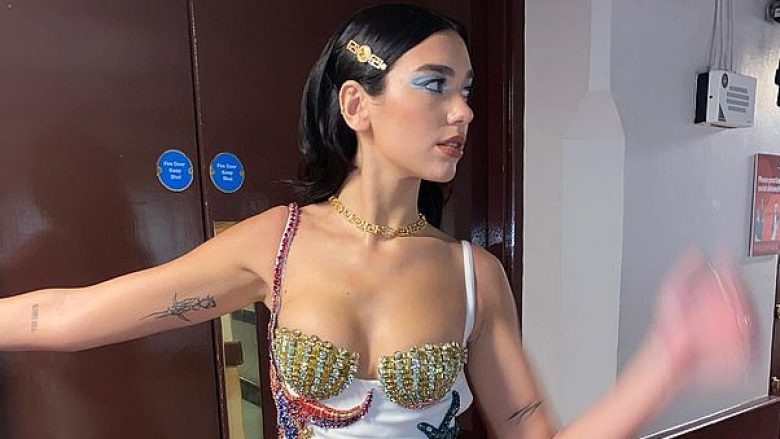 Dua Lipa magjeps me imazhet nga prapaskenat e “AMA 2020”