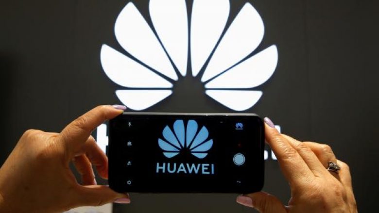 Shitjet e telefonave celularë Huawei u shembën plotësisht