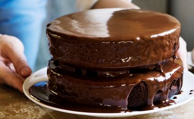 Tortë e mrekullueshme nga çokollata, e cila përgatitet shpejt