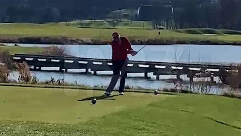 Trump godet topin e golfit, por ai bie në ujë – pastaj fillon me “sharje”