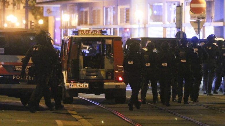 Shkon në katër numri i të vdekurve pas “sulmit terrorist” në Vjenë