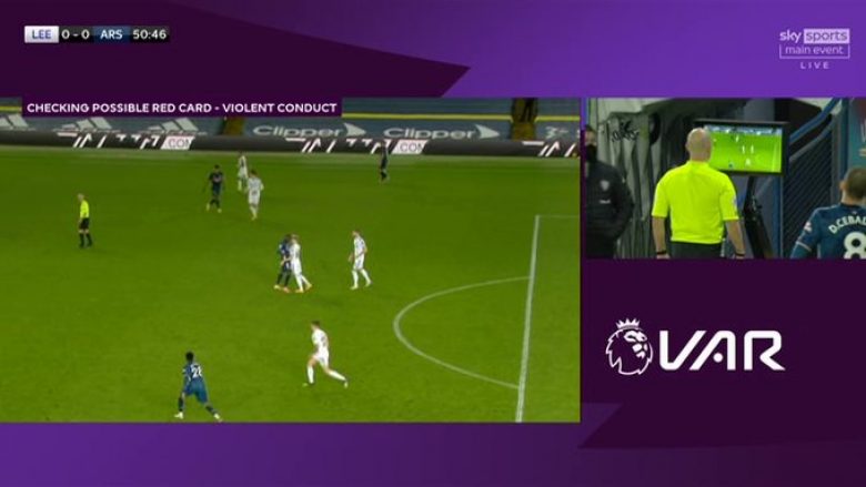 ‘Rikthehet’ skena Zidane-Materazzi: Nicolas Pepe godet me kokë lojtarin e Leeds – pason kartoni i kuq