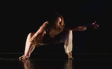 Ushtrime për kërcimtarë profesionistë dhe lëvizshmëri të pjesës qendrore të trupit