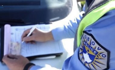 Policia gjobitë me nga 200 euro tre taksistë në Pejë, përkundër që iu lejohet veprimtaria pas vendimit të qeverisë
