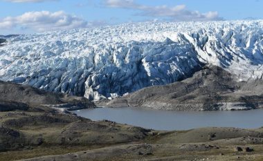 Shkencëtarët zbulojnë shtratin e liqenit të lashtë nën akullin e Grenlandës