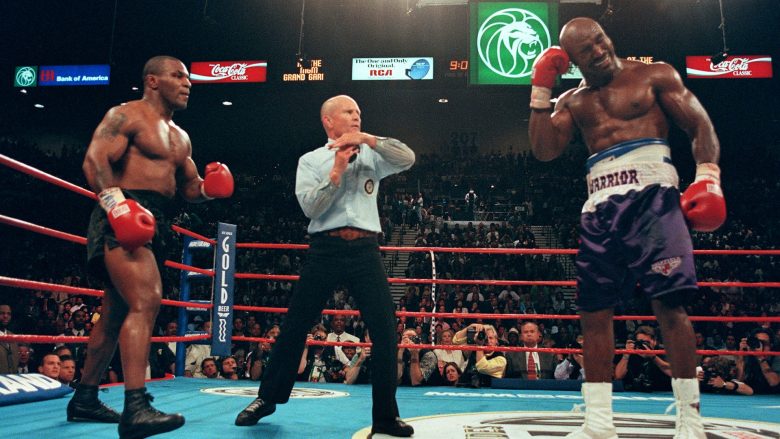 Mike Tyson tregon pse ia kafshoi veshin Holyfield në vitin 1997: Unë doja ta vrisja në atë meç