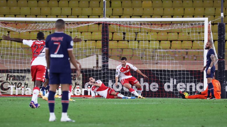 Monaco fiton me rikthim ndaj PSG-së, e njofton me humbje kampionin pas tetë fitoreve