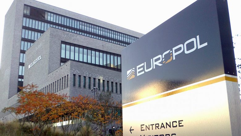 Europoli arreston 45 persona, sekuestron edhe 52 ton kokainë