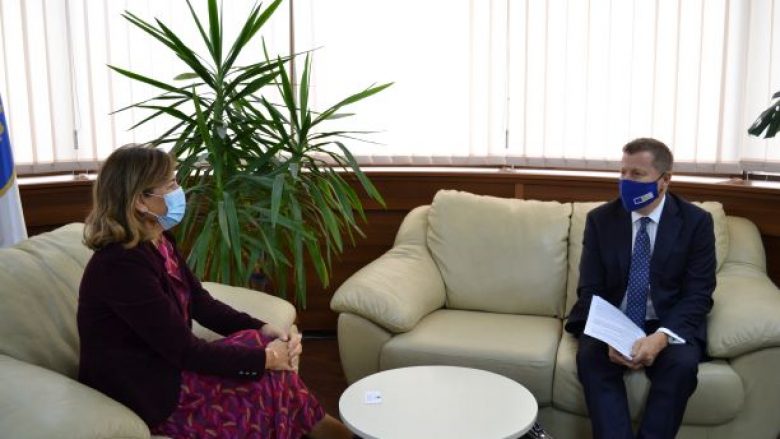 Daka takoi ambasadorin e BE-së në Kosovë, flasin për zgjedhjet në Podujevë dhe Mitrovicë të Veriut