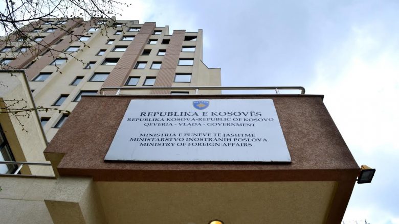 Diplomatëve kosovarë u kthehen pagat siç i kishin para miratimit të Ligjit të pagave
