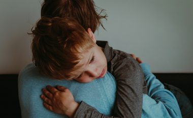 Fëmija inatoset: Çfarë duhet të bëjë prindi në atë moment