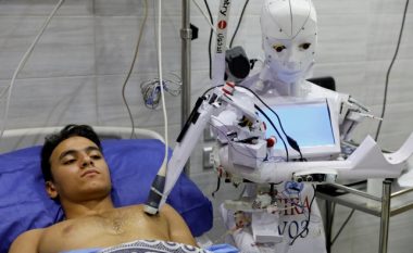 Egjipti po teston pacientët për COVID-19 me anë të një roboti