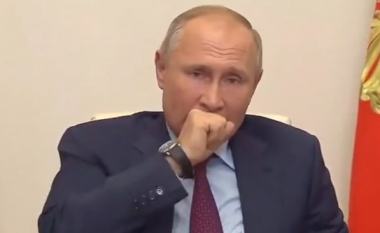 Putin me probleme shëndetësore? Kremlini zyrtar mohon një gjë të tillë – redakton edhe pamjet e takimit