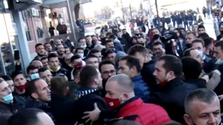 Përleshje mes aktivistëve të LVV-së dhe LDK-së në Podujevë