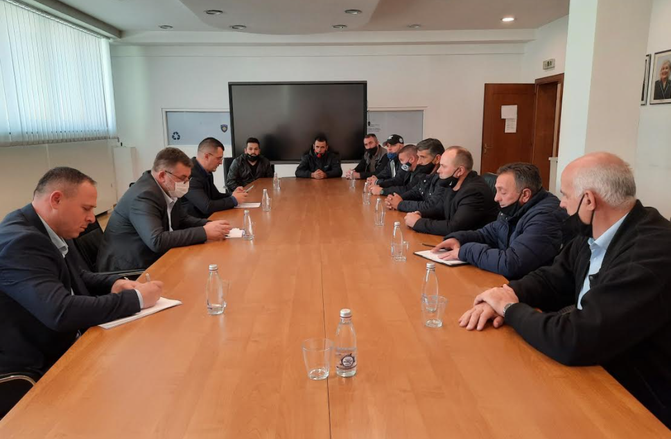 Ministri Kuçi takon Këshillin Grevist dhe Menaxhmentin e Trepçës, flasin për tejkalimin e situatës në këtë ndërmarrje