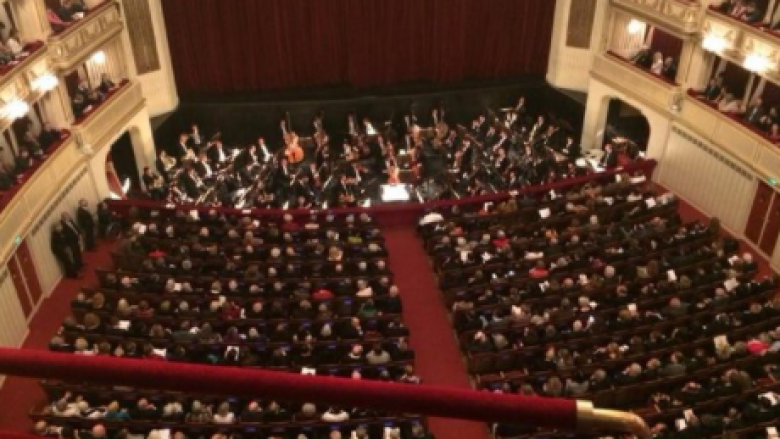 Organizatorët e zgjatën koncertin shkaku i sulmit në Vjenë: E gjitha për të mos shkaktuar panik në mesin e publikut