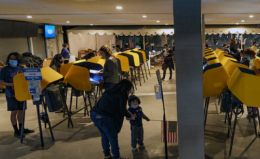 Zgjedhjet në SHBA: Qendra e parë votuese mbyllet të mërkurën në ora 01:00 dhe e fundit në 07:00, sipas kohës sonë lokale