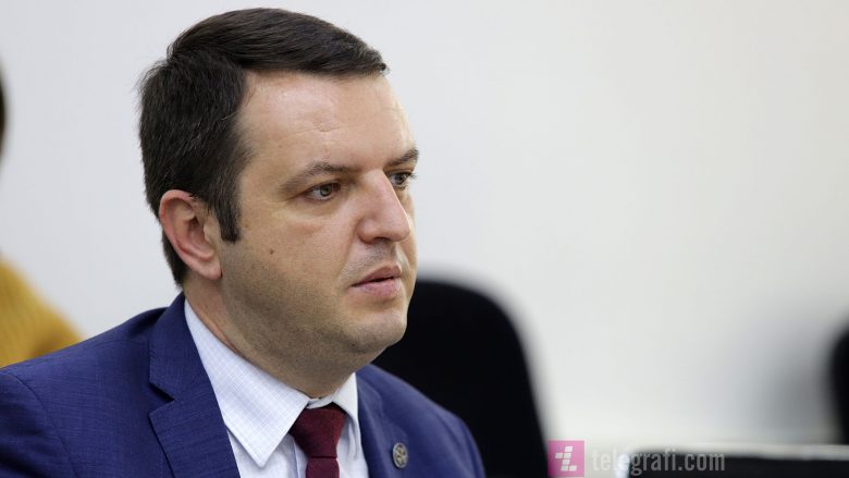 Ministri i Drejtësisë Selimi kërkon të ndërpriten të gjitha aktivitetet që lidhen me Serbinë