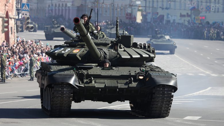 Ministri serb i Mbrojtjes konfirmon arritjen e tankeve nga Rusia në Serbi