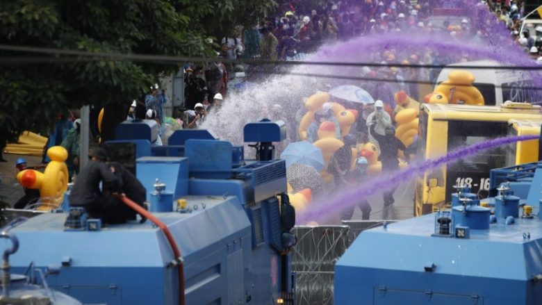 Të paktën 41 të lënduar, vazhdojnë protestat anti qeveritare në Tajlandë
