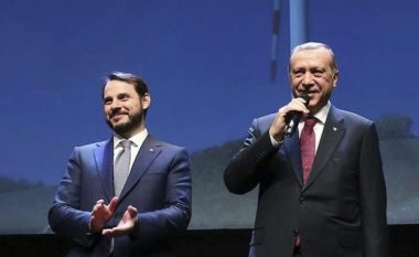Jep dorëheqje si ministër i Financave, dhëndri i Erdoganit