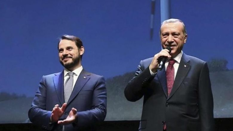 Jep dorëheqje si ministër i Financave, dhëndri i Erdoganit