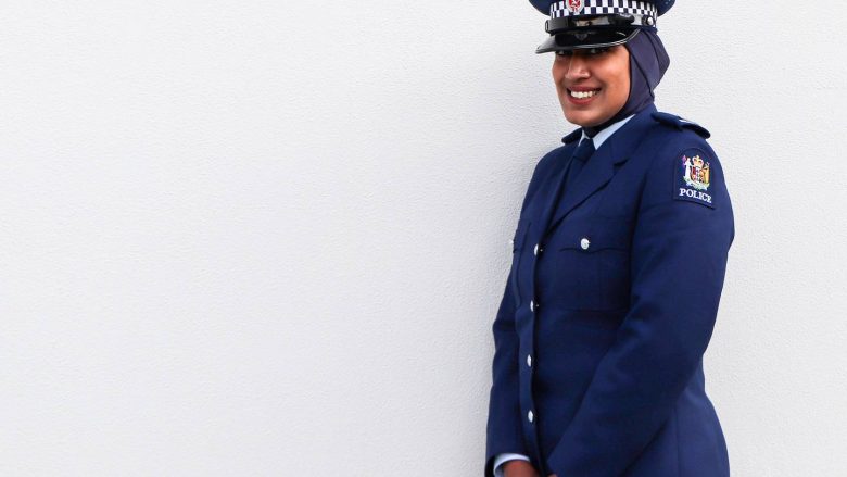 Zelanda e Re, policet mund ta veshin edhe hixhabin me uniformën zyrtare