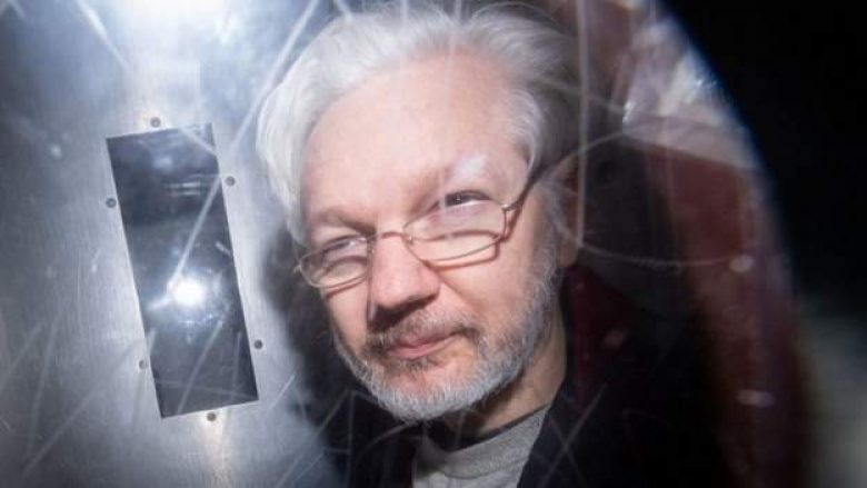 Izolohet në qeli Julian Assange, shumë të burgosur infektohen me coronavirus