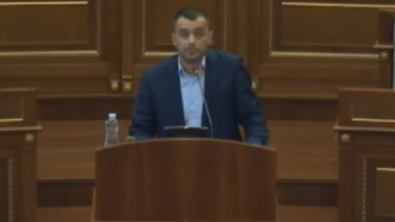 Rexhaj ia përmend Igor Simiqit krimet që ka kryer Serbia në Kosovë, thotë se ia kanë djegur të gjallë fqinjin e tij