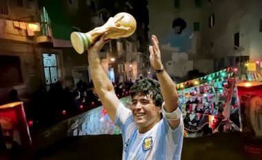 Nga shtëpia e lindjes së Maradonas, nëpër rrugët e Argjentinës e deri te klubi i fundit që drejtoi – tifozët mblidhen për ta vajtuar heroin e tyre