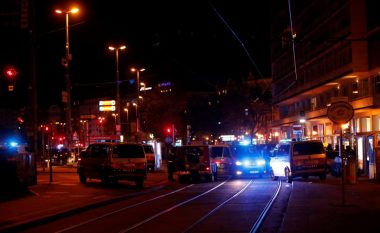 Gazetari austriak, Klenk: Njëri nga sulmuesit në Austri dyshohet se ka prejardhje shqiptare