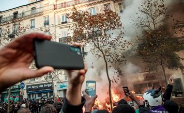Franca hoqi dorë nga miratimi i ligjit që shkaktoi protesta të dhunshme